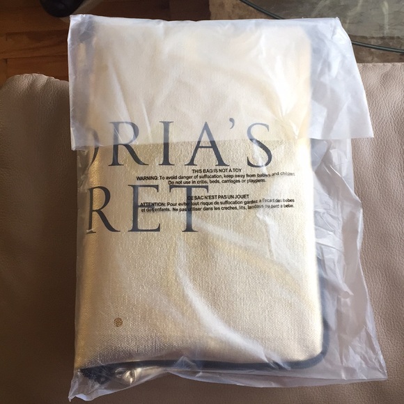 NEW VICTORIA’S SECRET BAG - Picture 3 of 3